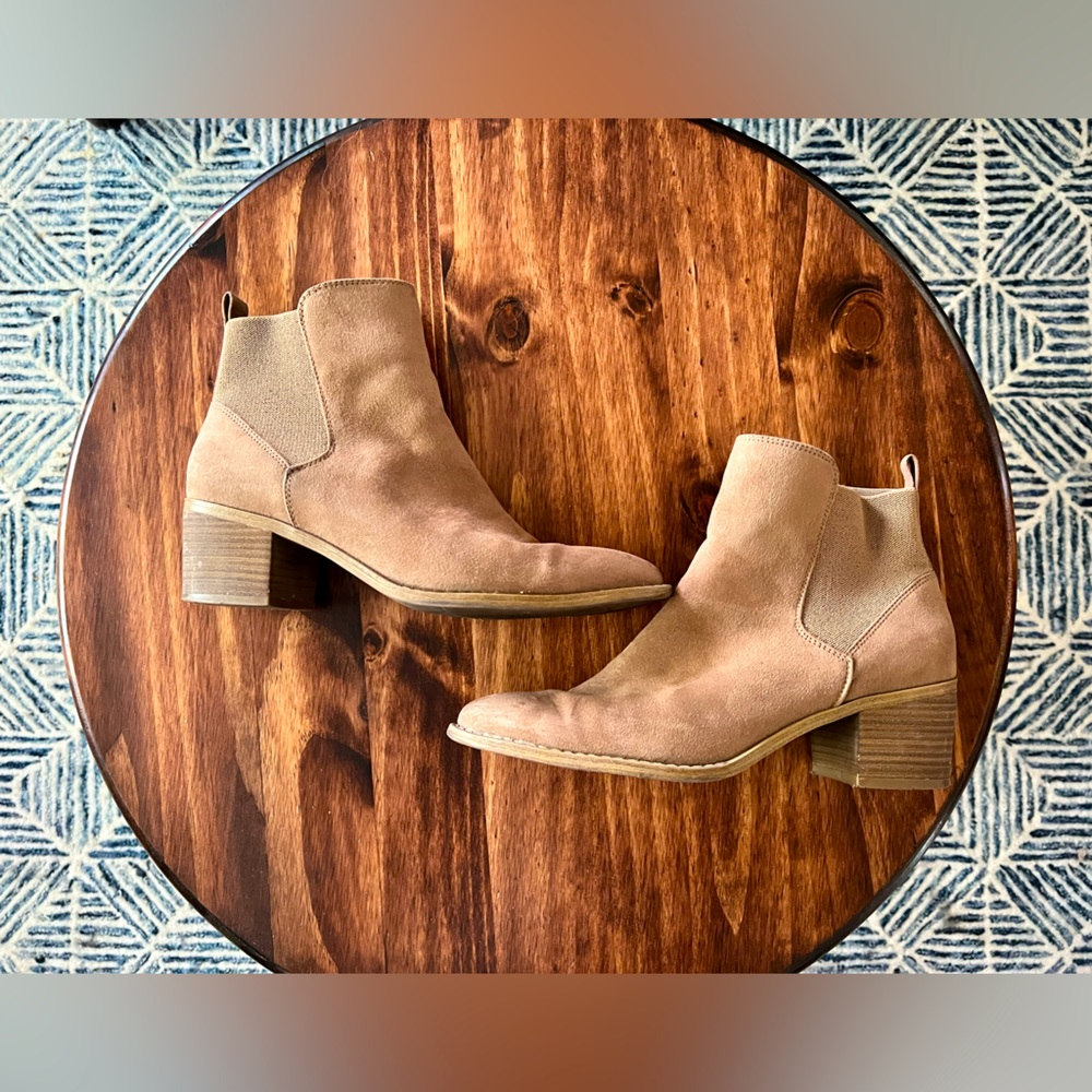 Universal Thread tan ankle boots
